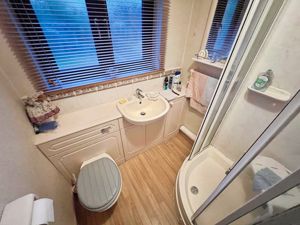 Shower room- click for photo gallery